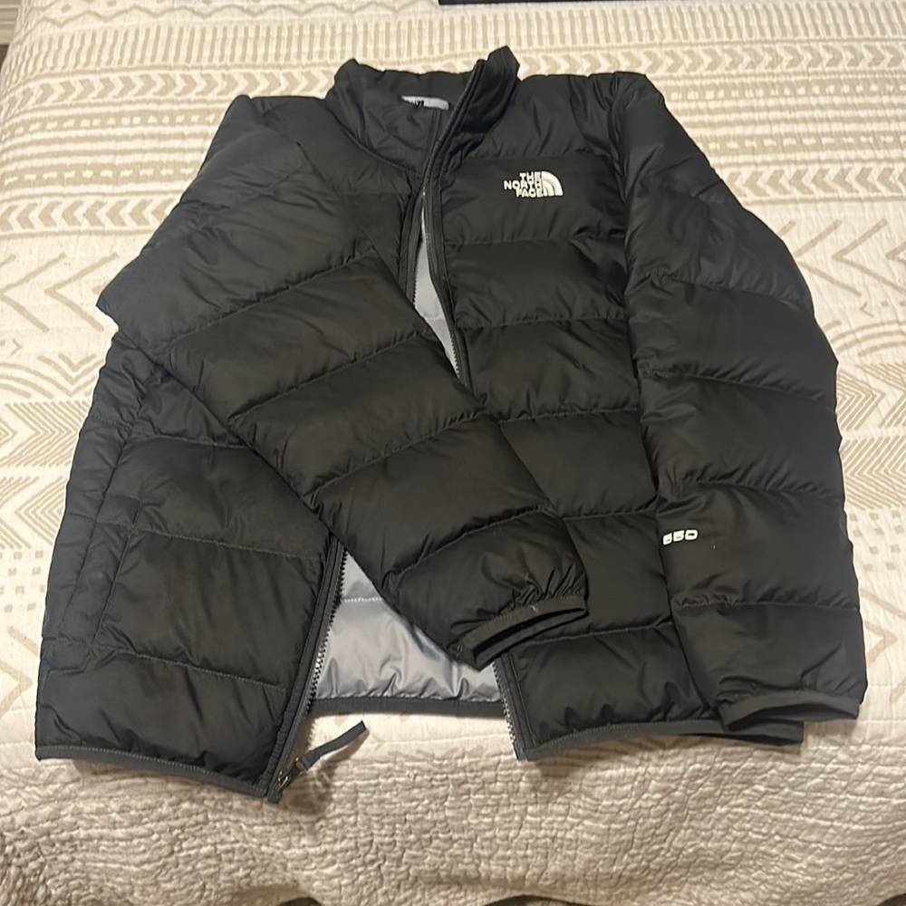 The North Face puffer jacket youth size large (14/16). Excellent condition.